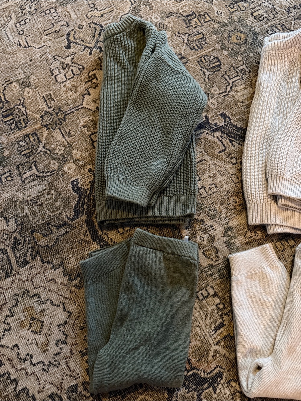 Sweater sets - Picture 2 of 4